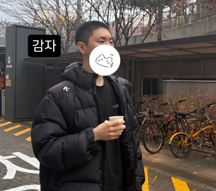 Chovy分享韩国军训近照:发型变成超短板寸