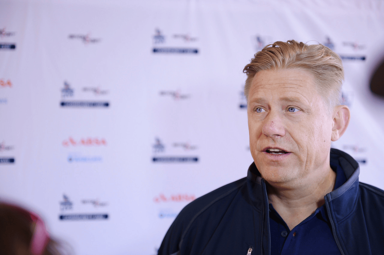 曼联赛季排名预测：名宿观点碰撞，热门球员成焦点